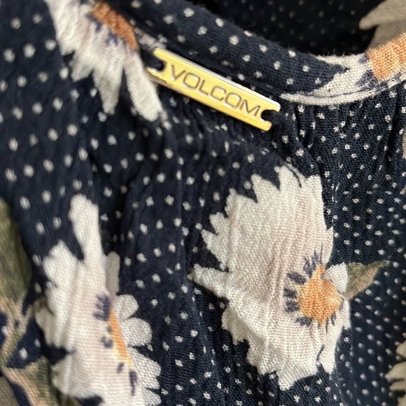 Volcom daisy top size 4-6 - Picture 6 of 6